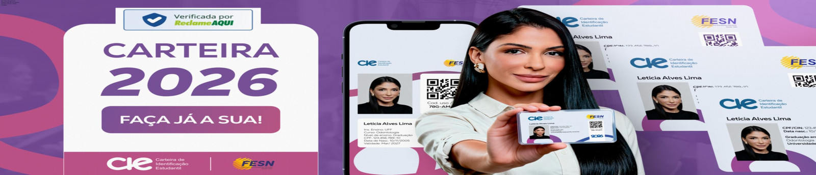 Estudante usando a carteira CIE digital no celular para garantir meia‑entrada em um show