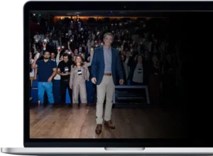 Felipe Dutra conduzindo a Mentoria Estratégia Tributária em um ambiente virtual com empreendedores e consultores, ao lado de gráficos fiscais e a ferramenta PJ360.