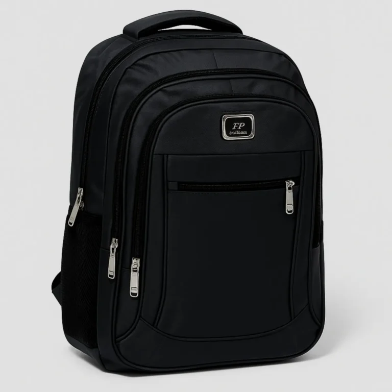 Mochila grande de 40 L com alças reforçadas, compartimentos internos e bolso para notebook de até 20 polegadas, disponível nas cores preto, azul, cinza‑escuro e vermelho.