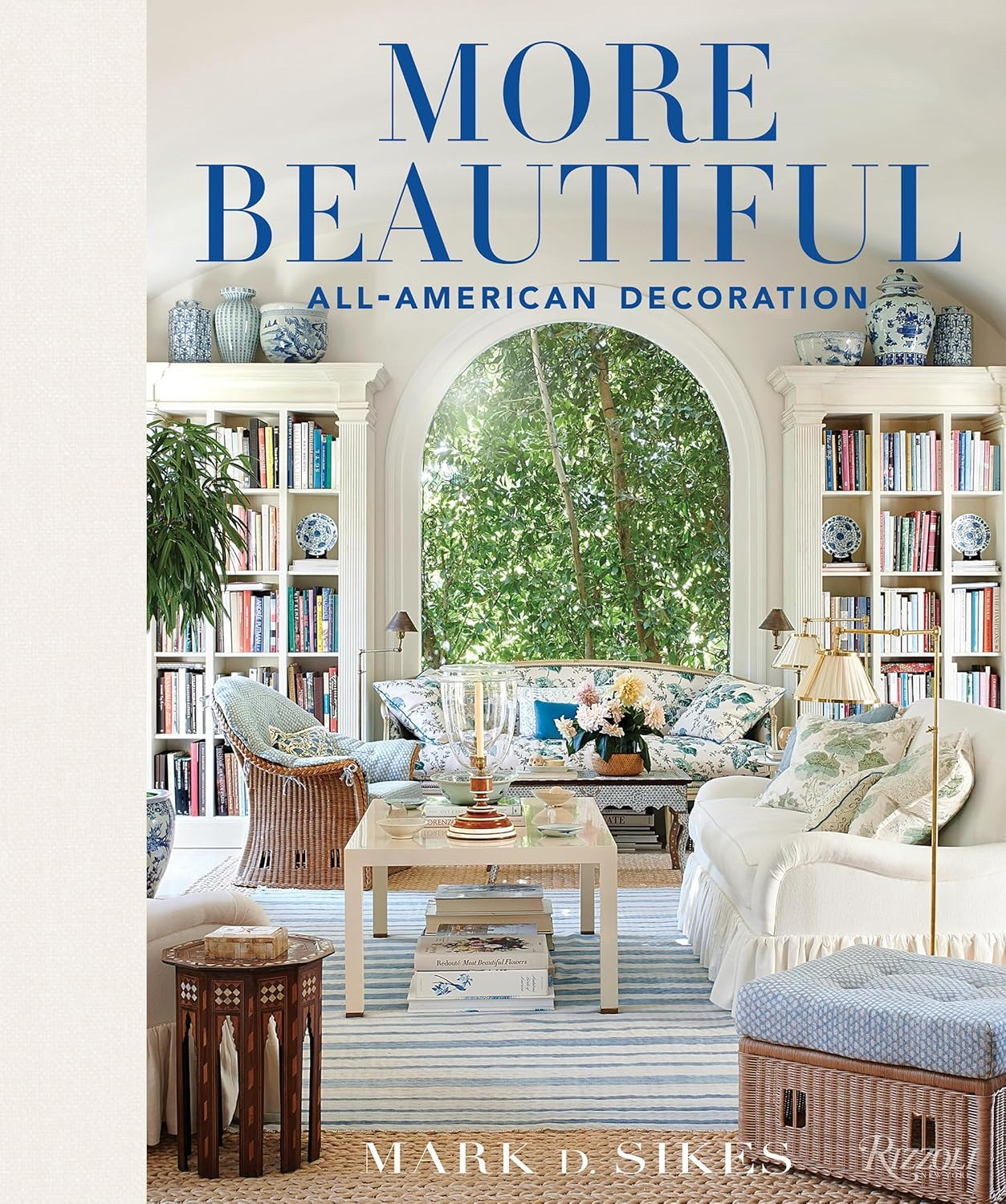 Capa do livro More Beautiful: All-American Decoration de Mark D Sikes mostrando decoração americana com cores vibrantes e padrões elegantes